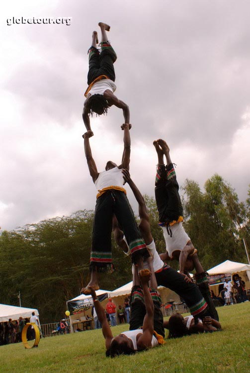 Kenya, Nairobi, Ken acrobats