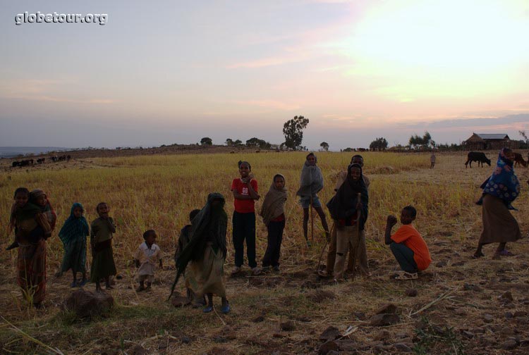 Ethiopia, children arround the cars