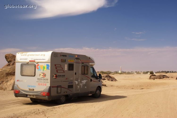 Sudan, bad and prety road to Wadi Halfa