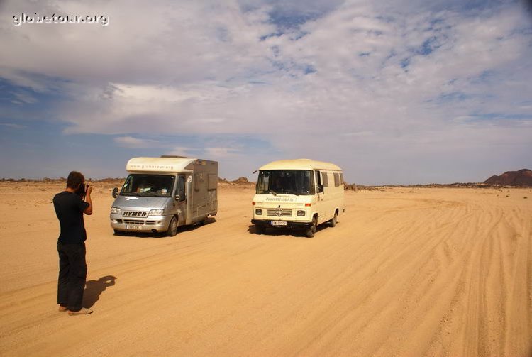 Sudan, bad and prety road to Wadi Halfa