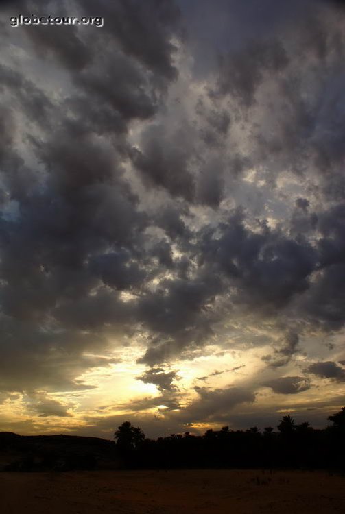 Sudan, bad and prety road to Wadi Halfa, sunset