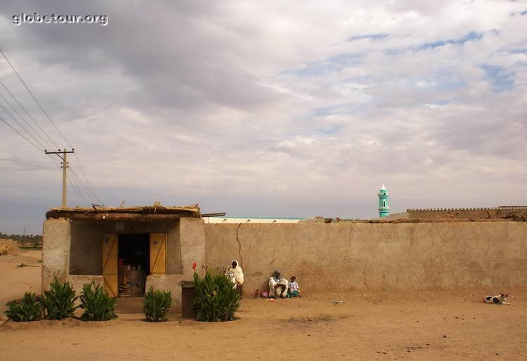 Sudan, bad and prety road to Wadi Halfa