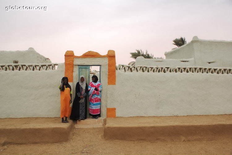 Sudan, bad and prety road to Wadi Halfa