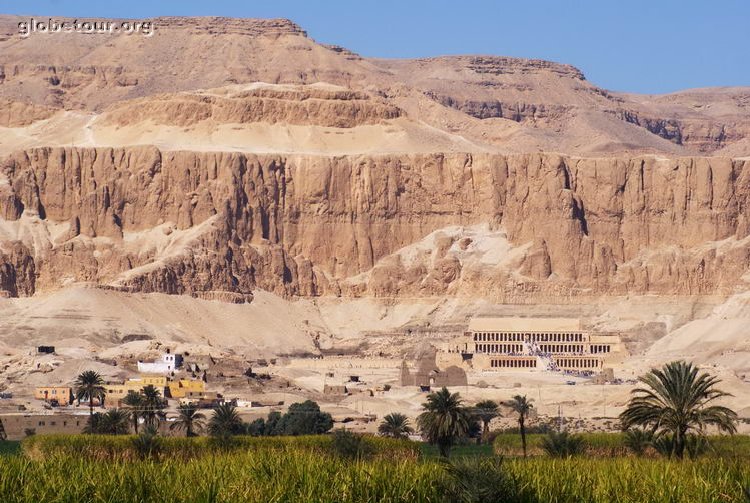 Egipt, Luxor, Deir Al-Bahri from far.