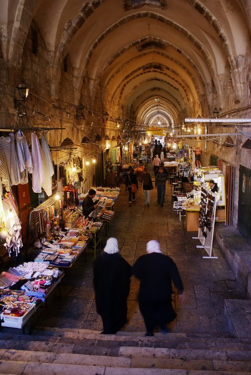 Israel, Jerusalem, market behind Dome of the Rock