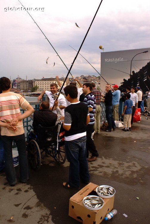 Turkey, Istambul, fishing in bridge