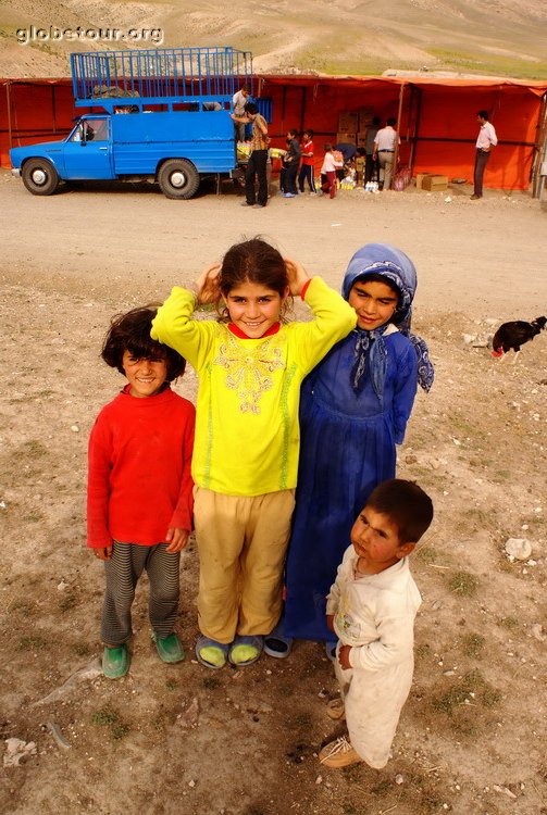 Iran, Kurd children close to Qareh Kalisa