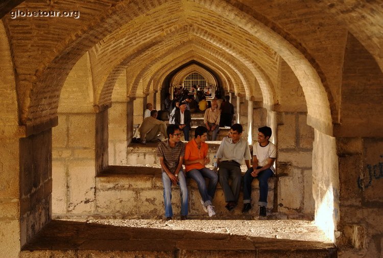 Iran, Esfahan, bridge in river Zayandeh