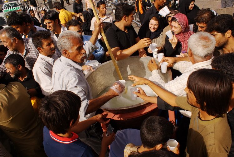 Iran, Shiraz, giving lemon juice