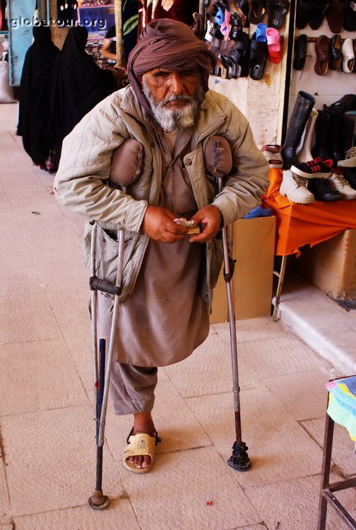 Iran, Kerman, old man in bazar