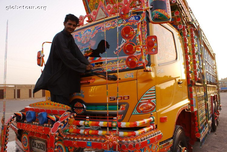 Pakistan. Nokkundi, truck