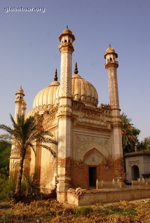 Pakistan, mosque in Sadiq Garh