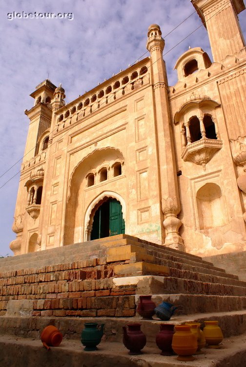 Pakistan, Derawar mosque