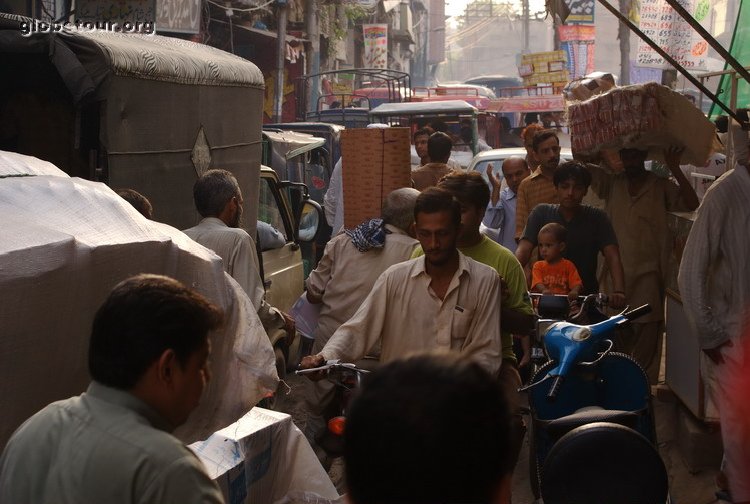 Pakistan, Lahore, trafic in old city