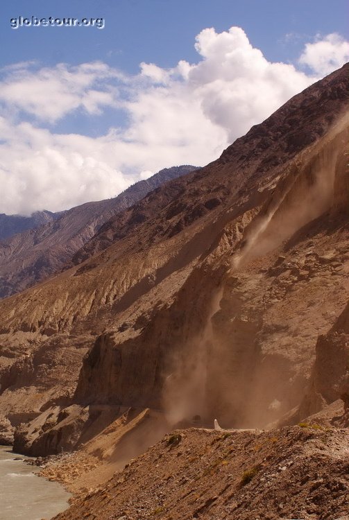 Pakistan, Karakorum Highway, rock falling in road