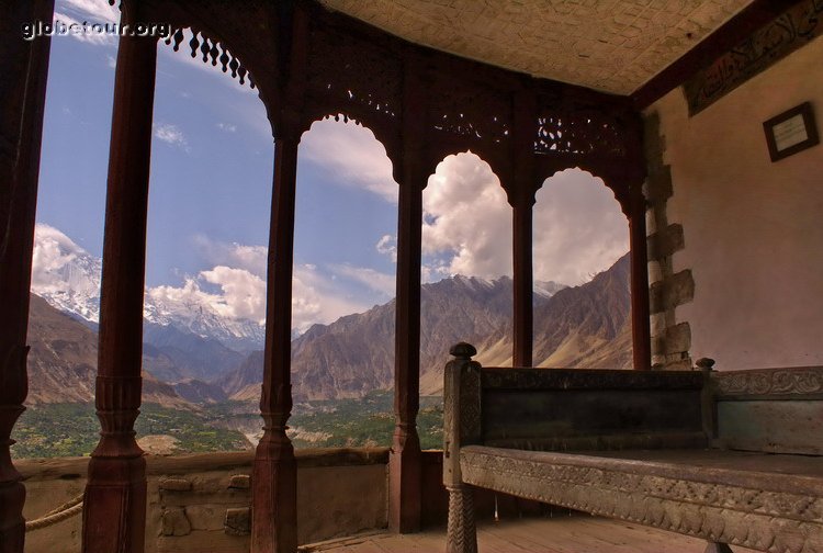 Pakistan, Karakorum Highway, Karimabad, Baltit ford