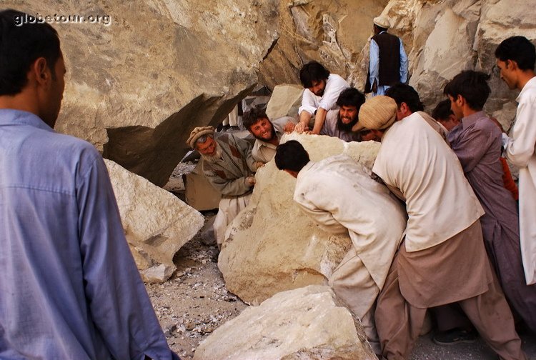 Pakistan, Karakorum Highway, rock falling