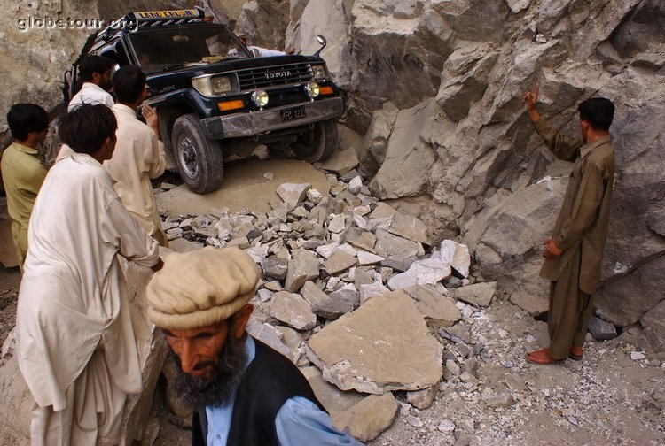 Pakistan, Karakorum Highway, rock falling