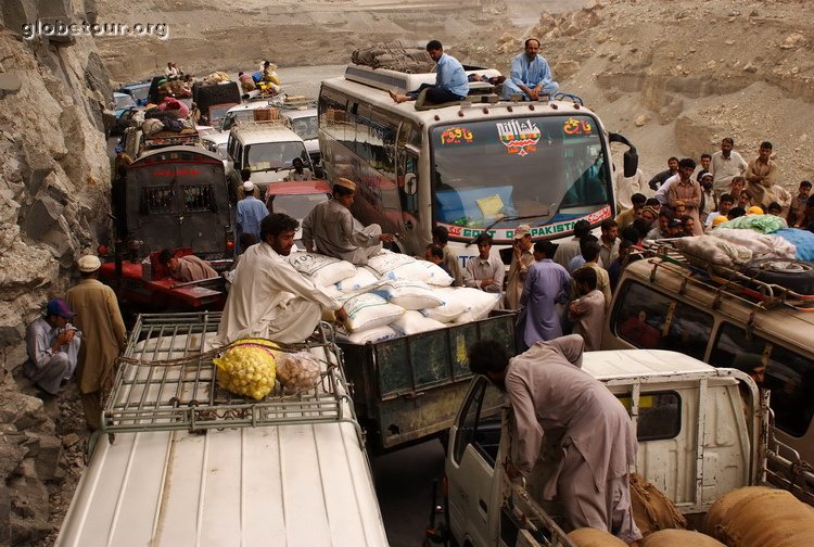 Pakistan, Karakorum Highway, rock falling