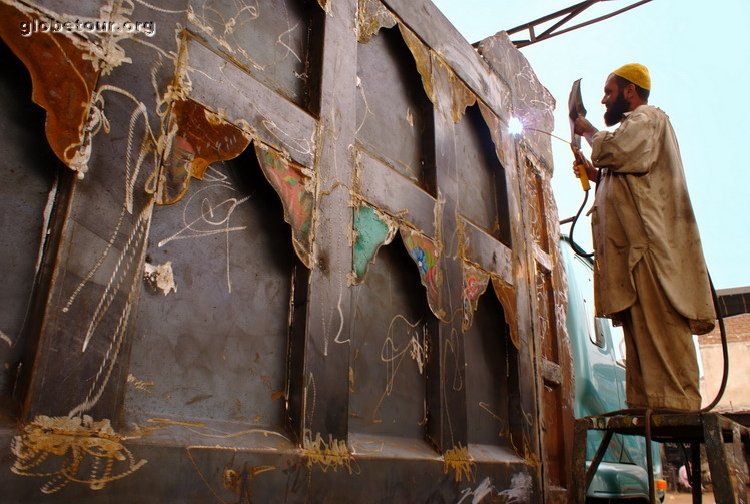 Pakistan, Rawalpindi, truck decoration workshops