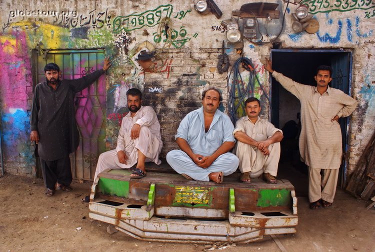 Pakistan, Rawalpindi, truck decoration workshops