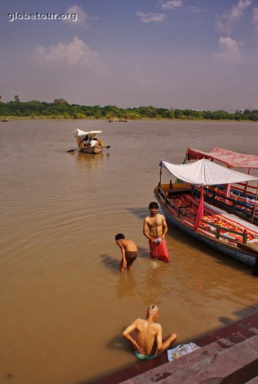 India, Mathura, ghats