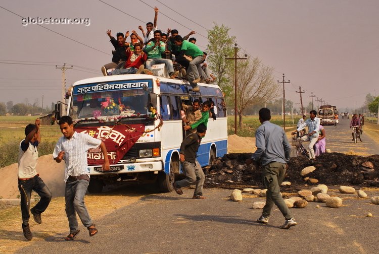 Nepal, strikes in Nepal road