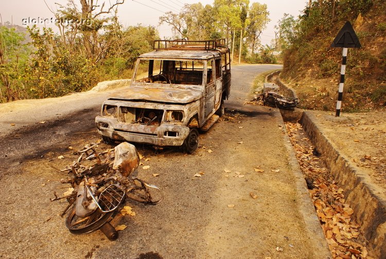 Nepal, strikes in Nepal road