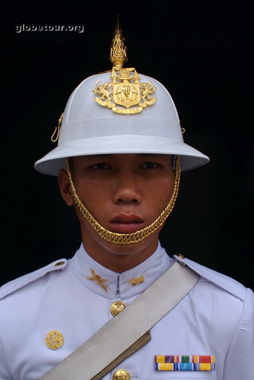 Thailand, Bangkok, Wat Phra Kaew guard