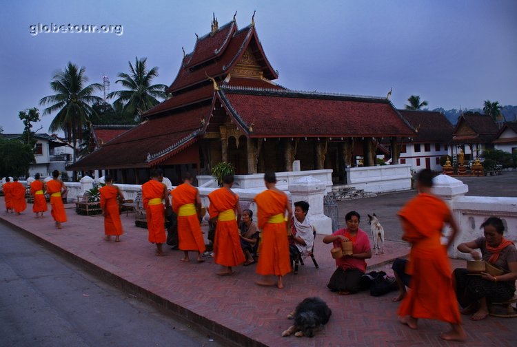 Laos, Chiang Mai, monks taking food in the morning