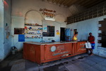 Cuba,+Cienfuegos,+típica+tienda+sin+casi+productos