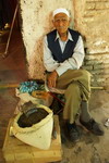 Iran,+Kerman,++old+man+in+bazar