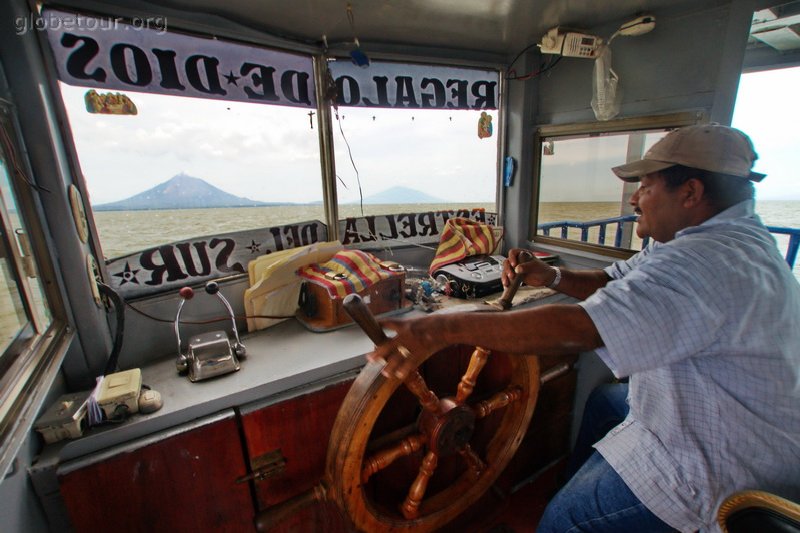  Nicaragua, barco hacÃƒÂ­a la Isla de Ometepe