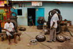 Gabon,+Libreville,+taller+de+reparacin+de+pneumaticos